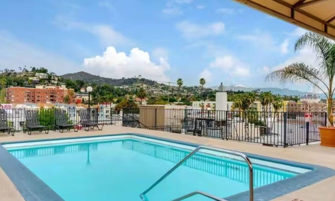 Hollywood Apartment | 2BR Hollywood Apt w/Rooftop Pool & Stunning Views of city and the Hollywood Sign