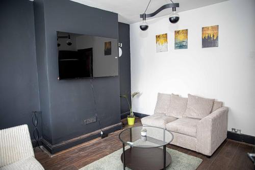 Droylsden Apartment | 2BR Home in Manchester near Etihad Stadium with Parking