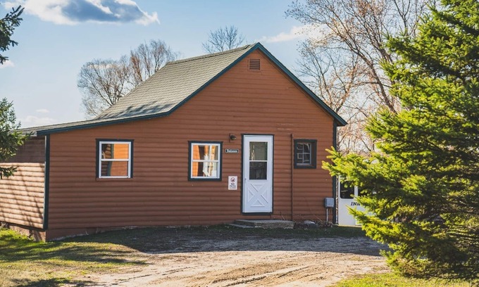 Backus Cabin | 2BR Lakefront Cabin w/Private Launch & Dock