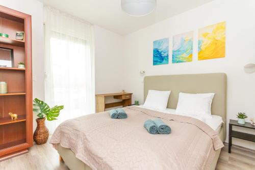 Siofok Apartment | 2BR Lakeside Haven w AC by NW