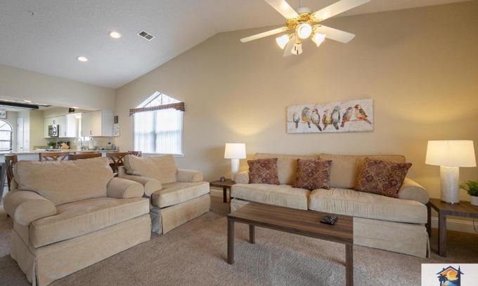 Branson House | 2BR Penthouse Condo - 2 Pools - Close to the Strip - Stairs Required - FREE TICKETS INCLUDED - FHE-17