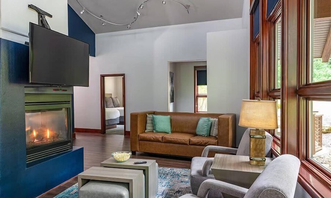 Lake Delton Condo | 2br PR Condo with Serene Lake Views!