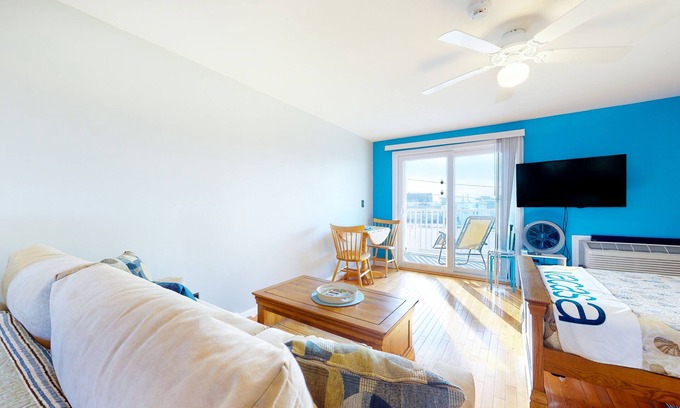 Hampton Apartment | 2nd-floor studio 1 block from the beach with pool, beach access, grills, & W/D