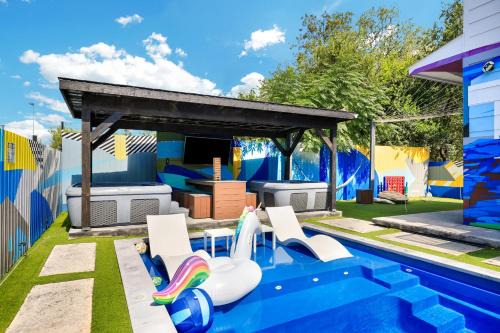 Downtown San Antonio House | 2x Hottub, Pool, Minigolf, Theater,games, 20guests
