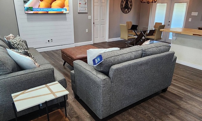 Riviera Beach House | 3/2 near the beach, boat docks, and snorkeling big yard and electric car charger