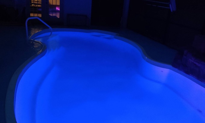 Crystal River House | 3/3 fits 15 people easily! Pool, jacuzzi, kid games and more!