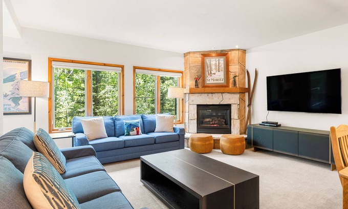 Four O'Clock Condo | 3 Bdrm+Den, Ski-In/Out, Near Town, Hot Tubs