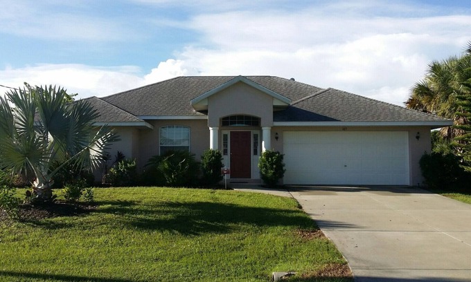 Long Meadow House | 3-bdrm home w/pool, across st from 1st hole, Long Marsh course - Rotonda West Fl
