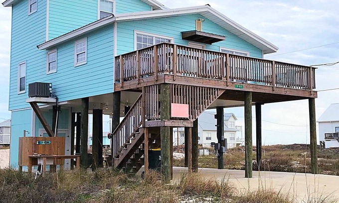 Fort Morgan House | โ๏ธ ๐๏ธ ๐พ 3 BED 2 BATH SLEEPS 8 BIG DOGS WELCOME