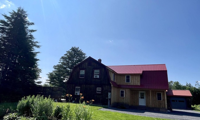 East Burke Cabin | 3 Bed Cabin - on NEK Biking and VAST Trails, Hot tub optional