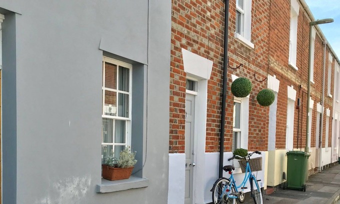 Oxford City Centre House | 3-Bed Cosy Bookbinder House in Jericho Oxford