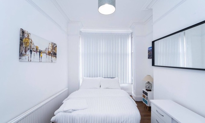 Thorpe Satchville House | 3 Bed House - Sleeps 11 - Pets - Wifi