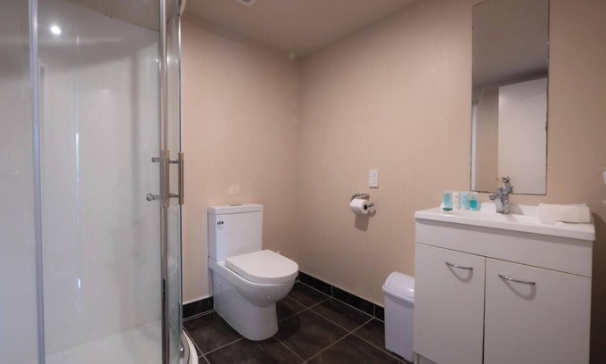 Pakuranga Heights House | 3 Bed Room downstairs house with Private entrance