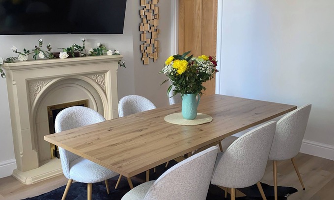 Kendal House | 3-bed Victorian Townhouse - Garden, Free Parking
