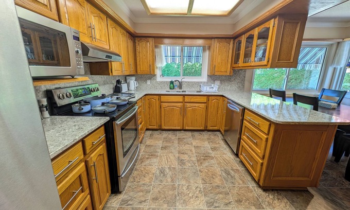 Willoughby House | 3 bedroom 2 bathroom house in Langley