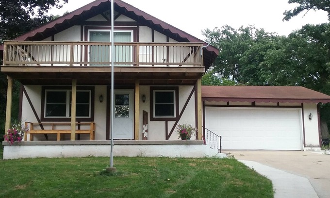 Mount Pleasant House | 3 Bedroom, 2 Bath House, Large Yard, 4 Miles From New Glarus, 10 Miles To Monroe