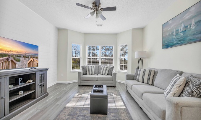 Red Hill Apartment | 3 bedroom 2 bath, Southern and beach style apt comfortable for whole family n