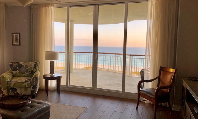 Navarre Beach Condo | 3 Bedroom/3 Bath with Panoramic Beachfront View!