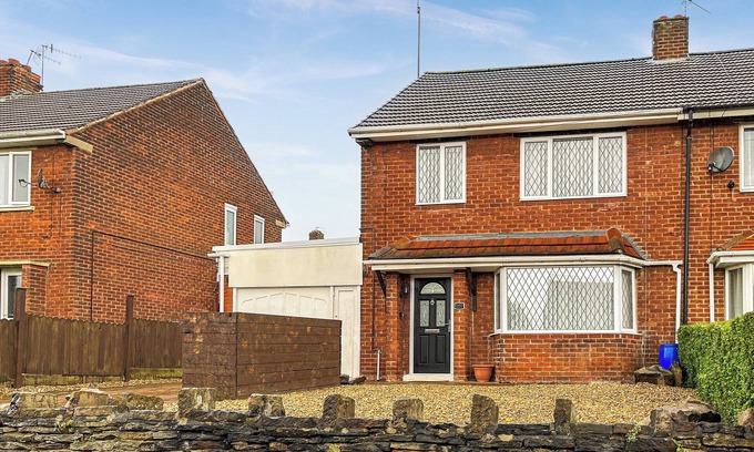 Chesterfield Cottage | 3 bedroom accommodation in Inkersall, near Chesterfield