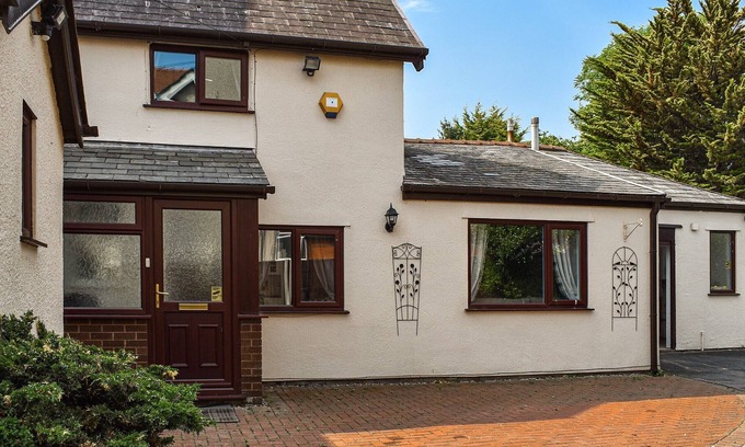 Rhos on Sea Cottage | 3 bedroom accommodation in Rhos On Sea