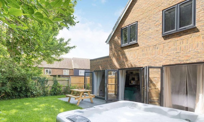 Peacehaven Cottage | 3 bedroom accommodation in Peacehaven