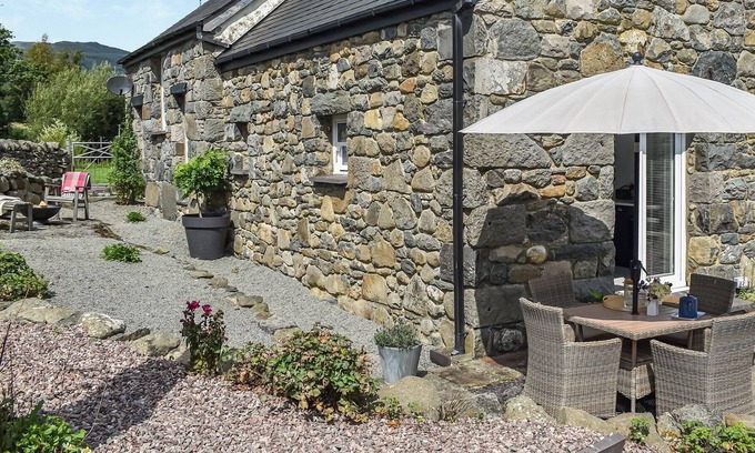 Llanbedr-y-cennin Cottage | 3 bedroom accommodation in Llanbedr-Y-Cennin, near Conwy
