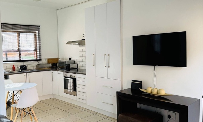 Greater Johannesburg Metropolitan Area Apartment | 3 Bedroom Apartment in Bushmill Amorosa Roodepoort . Family friendly