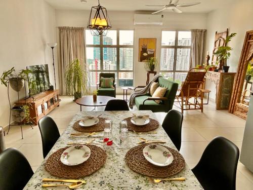 Brickfields Apartment | 3 bedroom apt L26 at kl sentral with city view