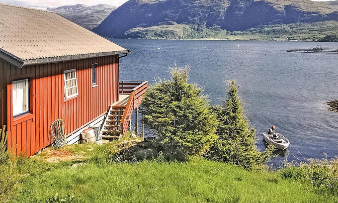 Vagsoy House | 3 bedroom awesome home in Måløy