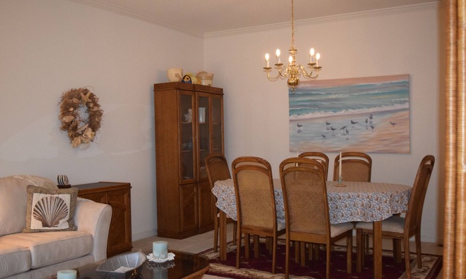 Lewes House | 3-bedroom beach themed townhome conveniently located. Enjoy a relaxing stay !