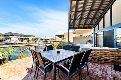Dudley Park House | 3 Bedroom Executive Holiday Home