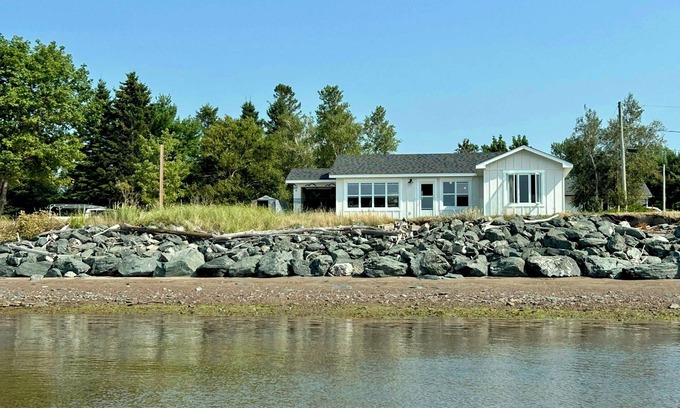 Acadian Coastal Drive Cottage | 3 Bedroom Fully Furnished Cottage on Miramichi Bay