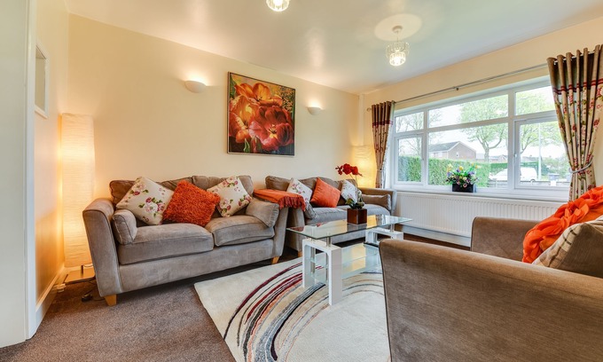 Wigan House | 3 Bedroom Home. Home Working. Free Parking. Garden. Wigan