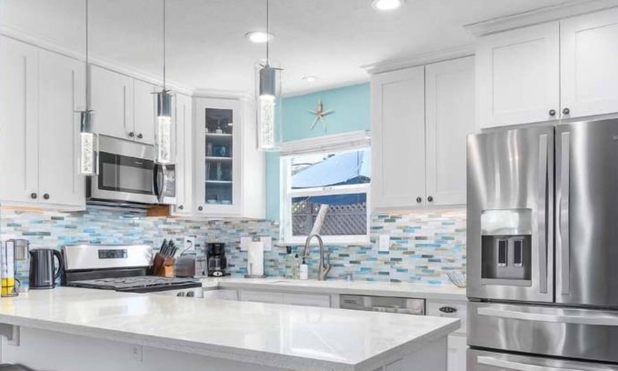 Eastside Santa Cruz House | 3 Bedroom Home - Walk to Twin Lakes State Beach!