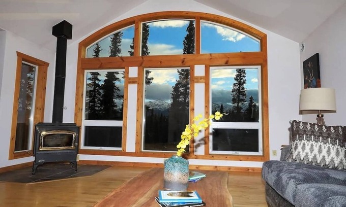 Healy House | 3 Bedroom Home with Amazing Views 11 mi from Denal