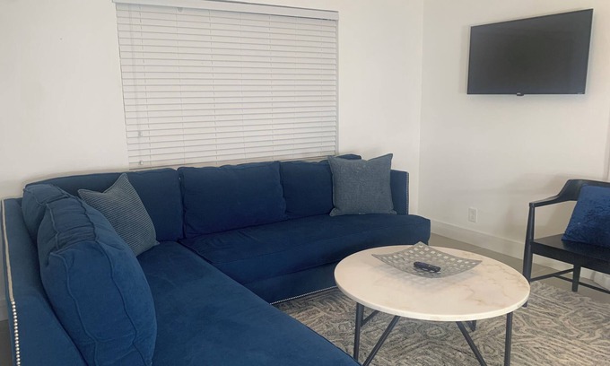 Hurst House | 3-bedroom house in Hurst with WiFi, AC
