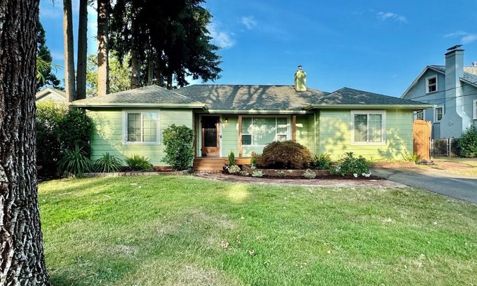 Olympia House | 3-bedroom house in serene Olympia with WiFi