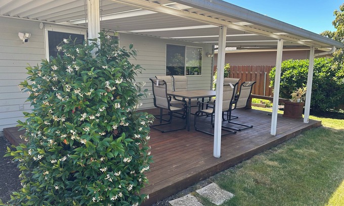 Gresham House | 3-bedroom house in welcoming Gresham with WiFi, AC. Just 20 minutes from airport