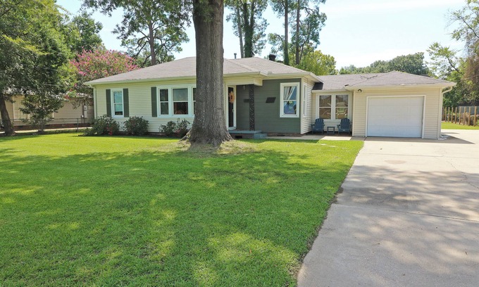 Monroe House | 3-bedroom house near Forsythe. Pet friendly! Fenced yard. Perfect for groups!