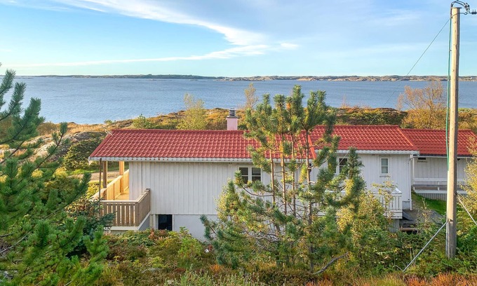 Kvenvær House | 3 bedroom nice home in Kvenvær