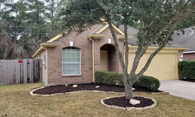 Humble House | 3-bedroom residential home with patio near IAH