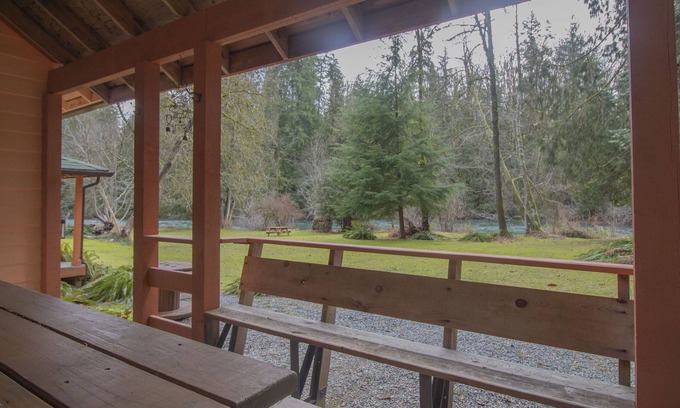 Lake Cowichan Cabin | 3 Bedroom Riverfront Cabin