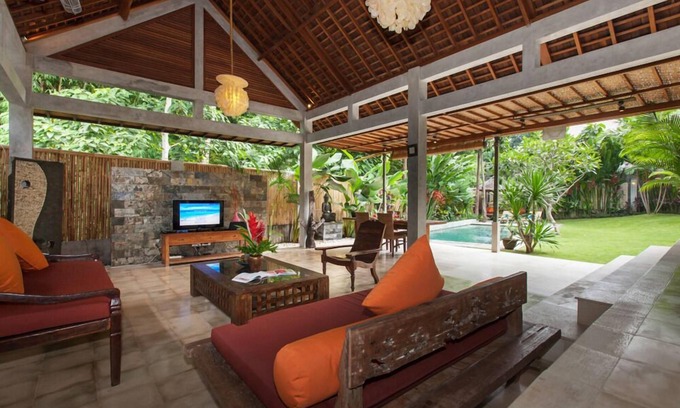 Batubelig Villa | 3 Bedroom Seminyak Private Pool Villa