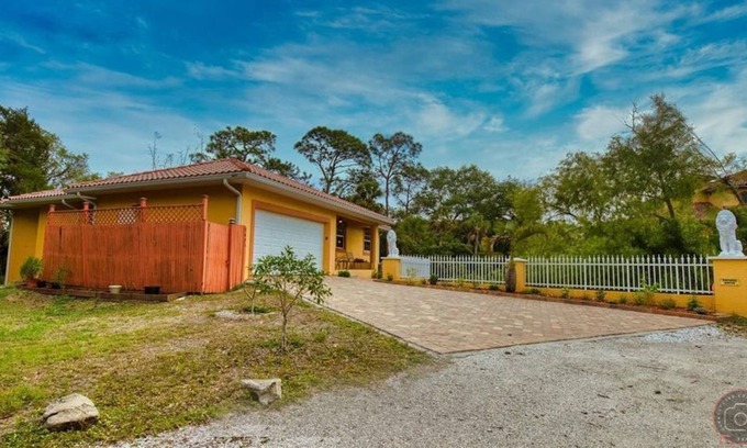 South Venice Apartment | 3 Bedroom Single family 320073 by Houzlet