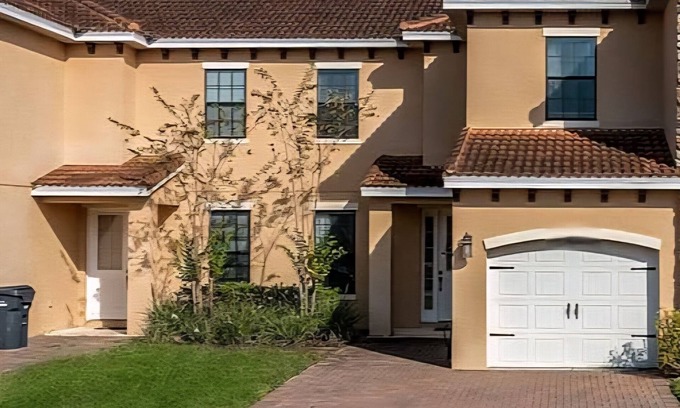 Haines City House | 3-bedroom townhome in tranquil Poinciana with fitness room, AC
