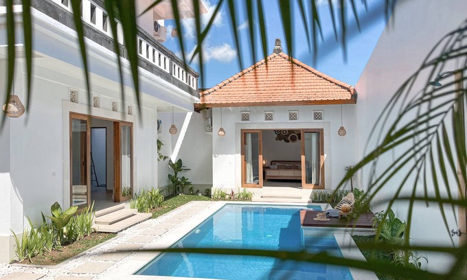 Padangsambian Klod Villa | 3 bedroom tropical villa, king beds, private pool,. FREE airport pickup