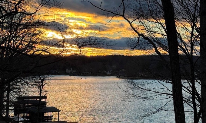Moneta House | 3 Bedrooms, 1 Flex Rooms, 3 Bathrooms! Lakefront Home with SUNSET VIEWS, located near Hales Ford Br
