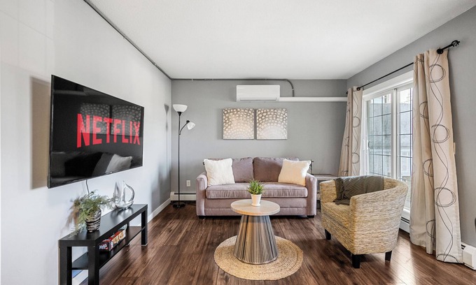 East Village Condo | 3 Beds (Queen) Free Underground Parking, AC, Riverwalk, Saddledome, 2 bedrooms