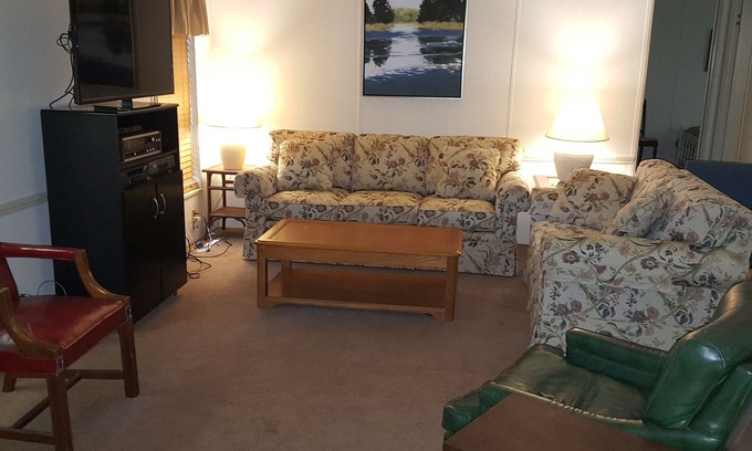 Chassahowitzka House | 3 Br 2 Ba Home On The Water in Chaz-Access to River-Springs-Gulf of Mexico