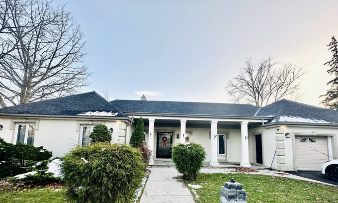 Highland House | 3 BR 3 Washroom Bunglow!! Close to Victoria Hospital